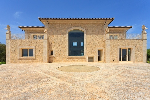 Front view of the fantastic mansion in Muro