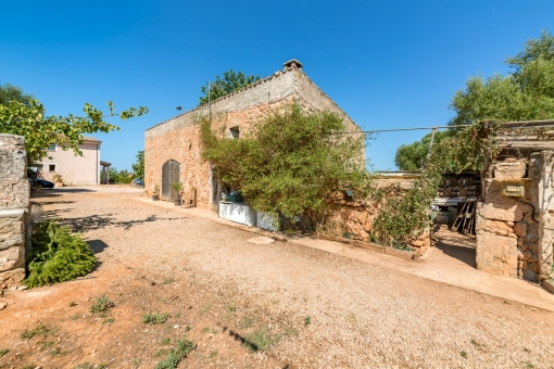 Großzügiges Grundstück mit Finca