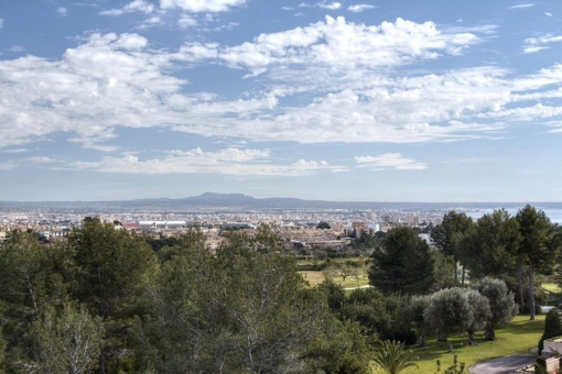 Wide landscape and sea views