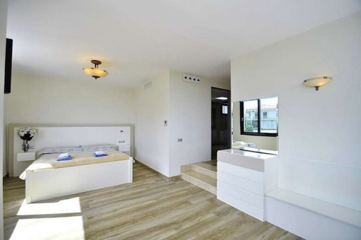 Double bedroom with bathroom en suite