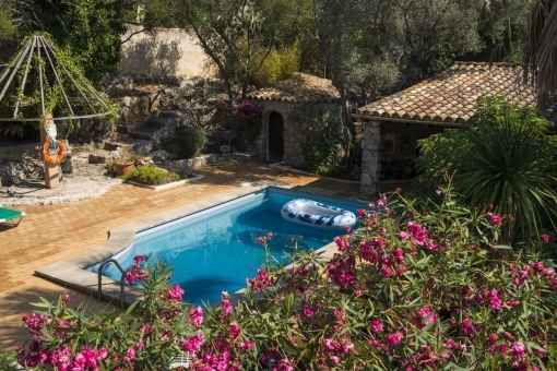 Views of the pool house and pool area