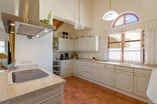 Charming country-style kitchen with cooking island