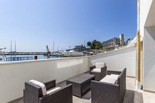 Terrace with view of the harbour