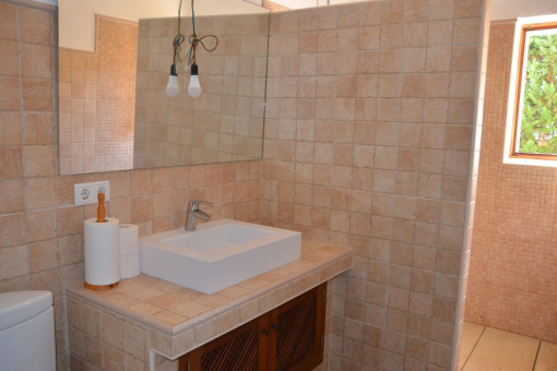 One of 4 bathrooms
