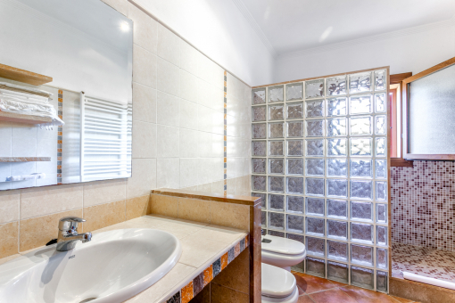 Zweites Badezimmer mit Dusche