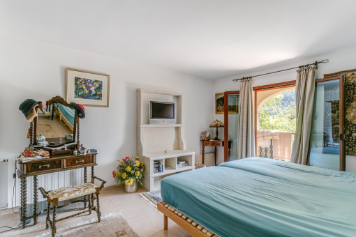 Double-bedroom with access to the veranda