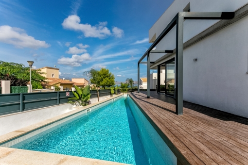Moderne, stylishe Neubauvilla mit Pool und Meerblick oberhalb des Sporthafens von Bonaire
