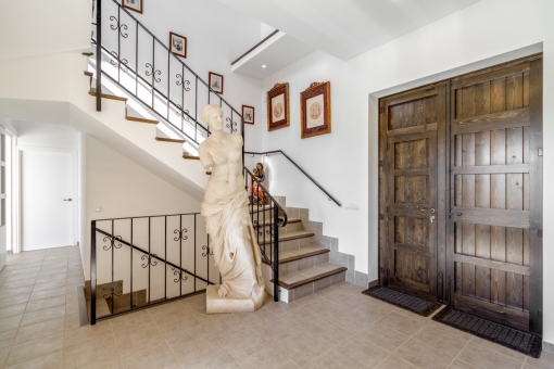 Entrance hall with antique decorations