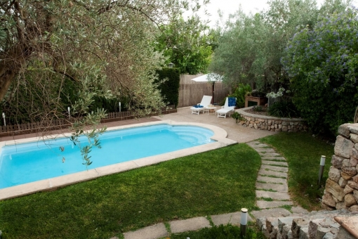 Spacious pool and garden area
