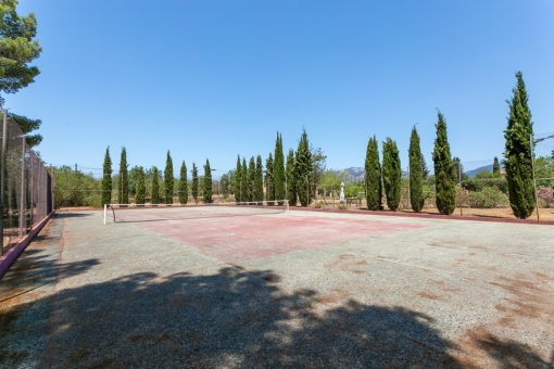 Eigener Tennisplatz