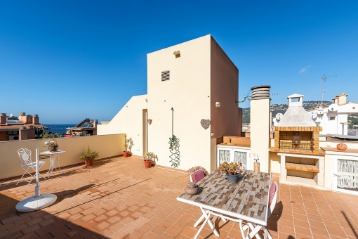 Large roof terrace with bbq area
