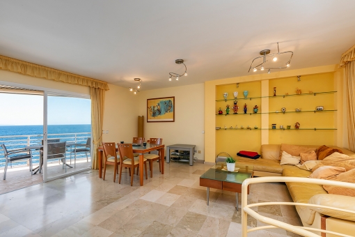Bright sea view apartment in first sea line in Illetes