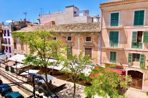 Furnished old-town apartment with parquet floors and lovely views in Palma