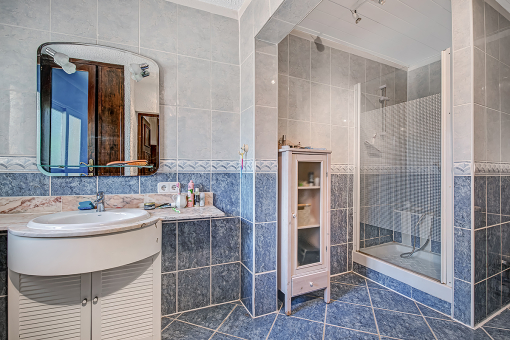One of 4 bathrooms