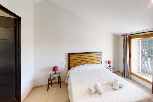 Lichtdurchflutetes Schlafzimmer
