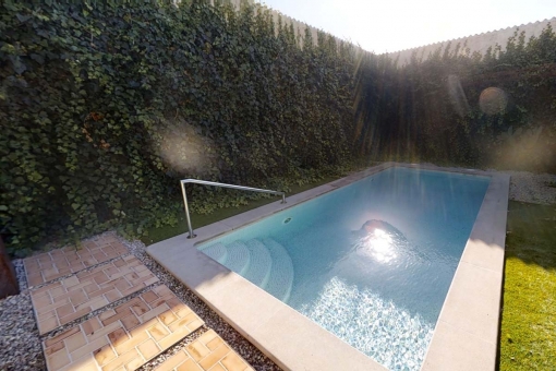 Sonniger Poolbereich