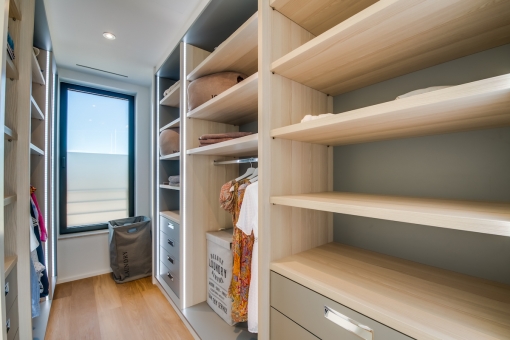 Practical walk-in closet