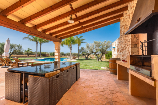 Covered dining and barbecue area