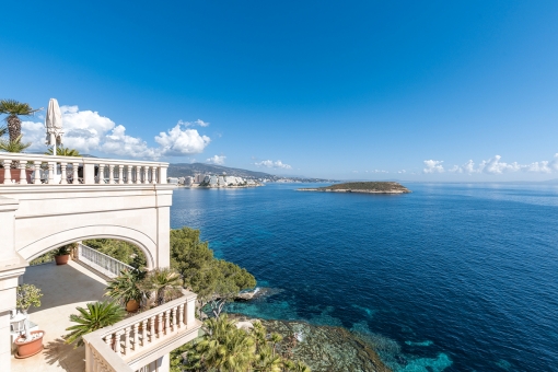 Wunderschöne Villa mit herrlichem Meerblick und direktem Zugang zum Meer in Cala Vinyes