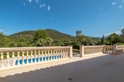 Large terrace with access to the pool