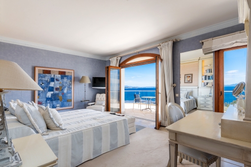 Bedroom with sea view balcony