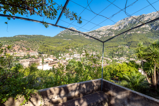 Splendid town house with marvelous views in Deià