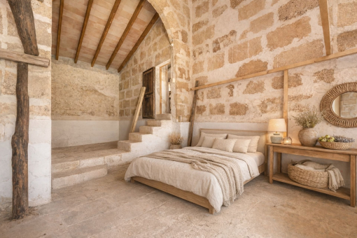 Render: Suite with living area, office and bathroom