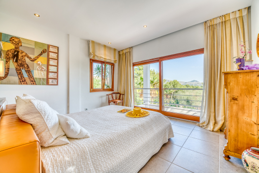 Bedroom with bathroom en suite