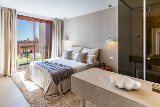 Master Bedroom with bathroom en-suite