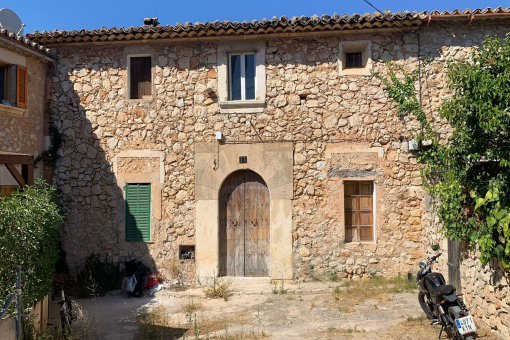 Renovierungsbedürftiges Stadthaus mit Garten und eigenem Parkplatz in Alaró