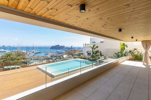 Newly-built ground floor apartment with 2 gardens and sea views in Palma