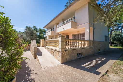 Sunny terraces and balconies