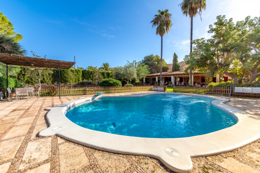 Finca familiar con amplio jardín, piscina y casa de invitados en la codiciada zona residencial de Santa María