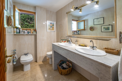 One of 4 bathrooms