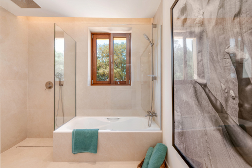 Eines von 5 Badezimmern