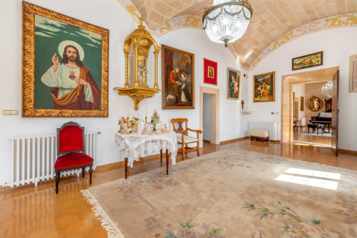 Wohnbereich mit gewölbter Natursteindecke