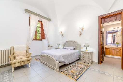 Schlafzimmer mit Bad en suite