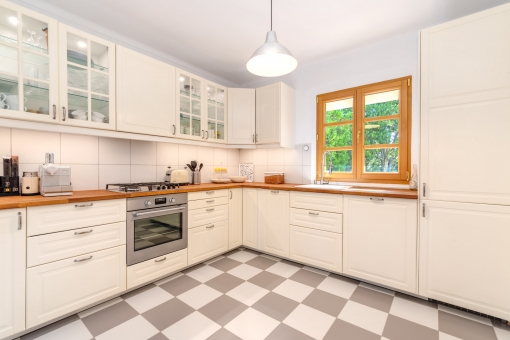 Modern kitchen in white