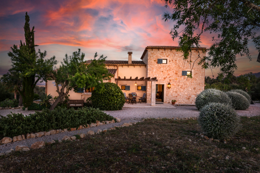 Idyllic finca with enchanting panoramic views, touristic rental licence and pool near Porreres