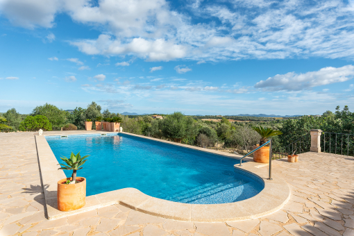 Mediterranean finca with pool and landscape views in Porreres