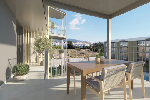 Balcony with dining area