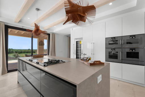 Cocina de diseño de alta gama con electrodomésticos Gaggenau