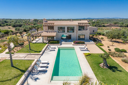 Unique luxury-finca with pool and wonderful sea views in an excclusive location 