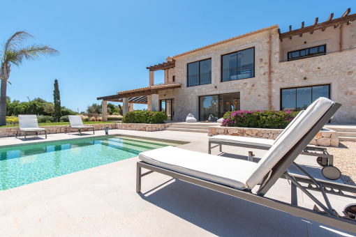 Pool with sun terrace