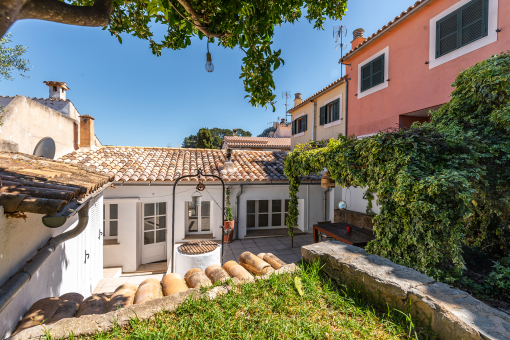 Beautiful and bright town-house with small garden in Esporles