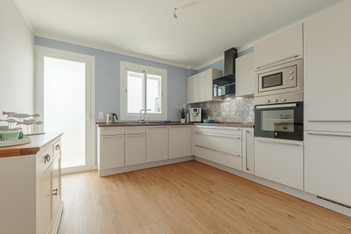 Modern, spacious kitchen