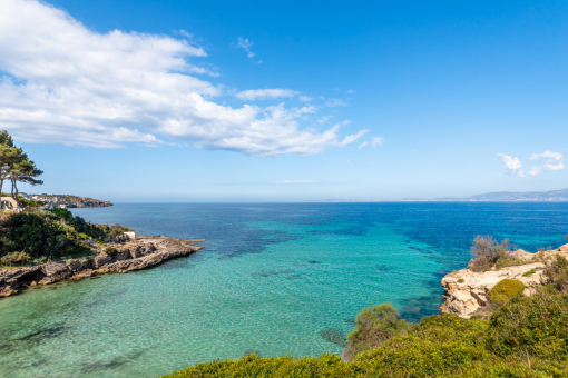 Dreamlike location in first sea line