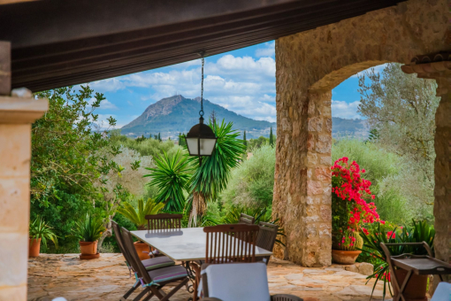 Terraza con vistas a la momtaña