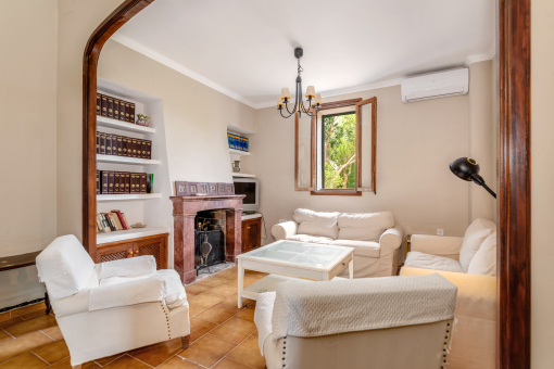 Living area with fireplaxe