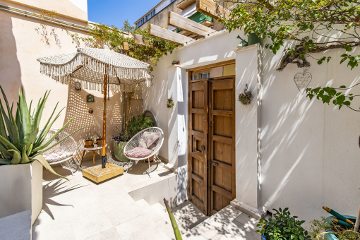 Meditteran terrace and entrance door